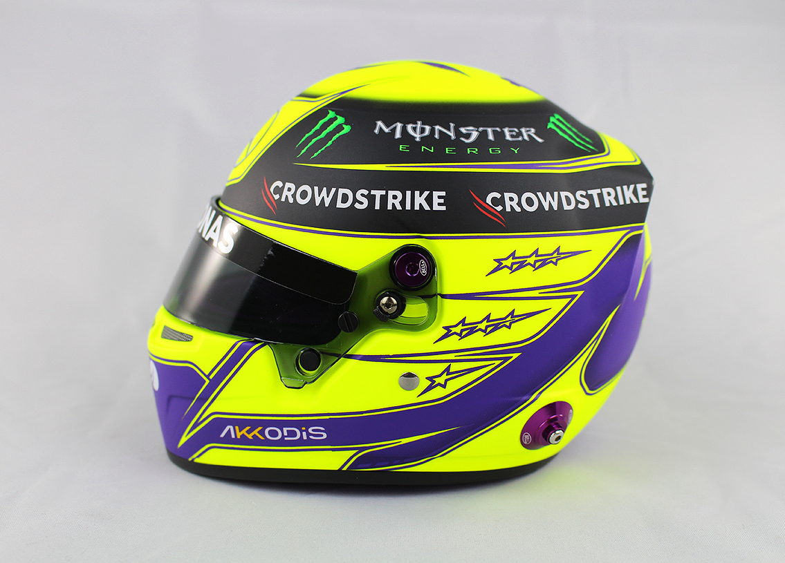 SISAK Lewis Hamilton Mercedes AMG 2022. 12 Bell Mini helmet PaddockF1