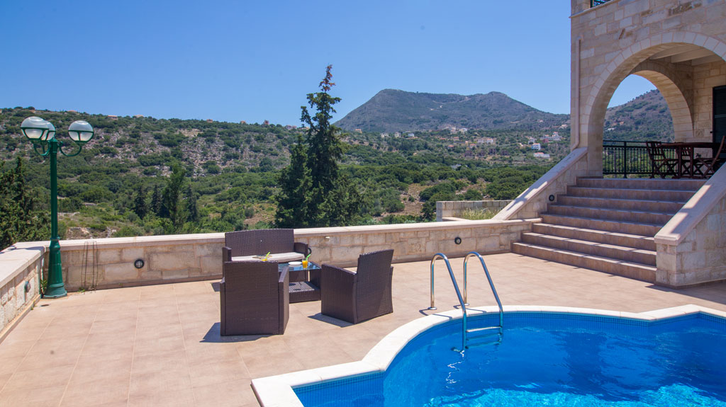 Best time to rent a villa in Crete Greek Summer Season