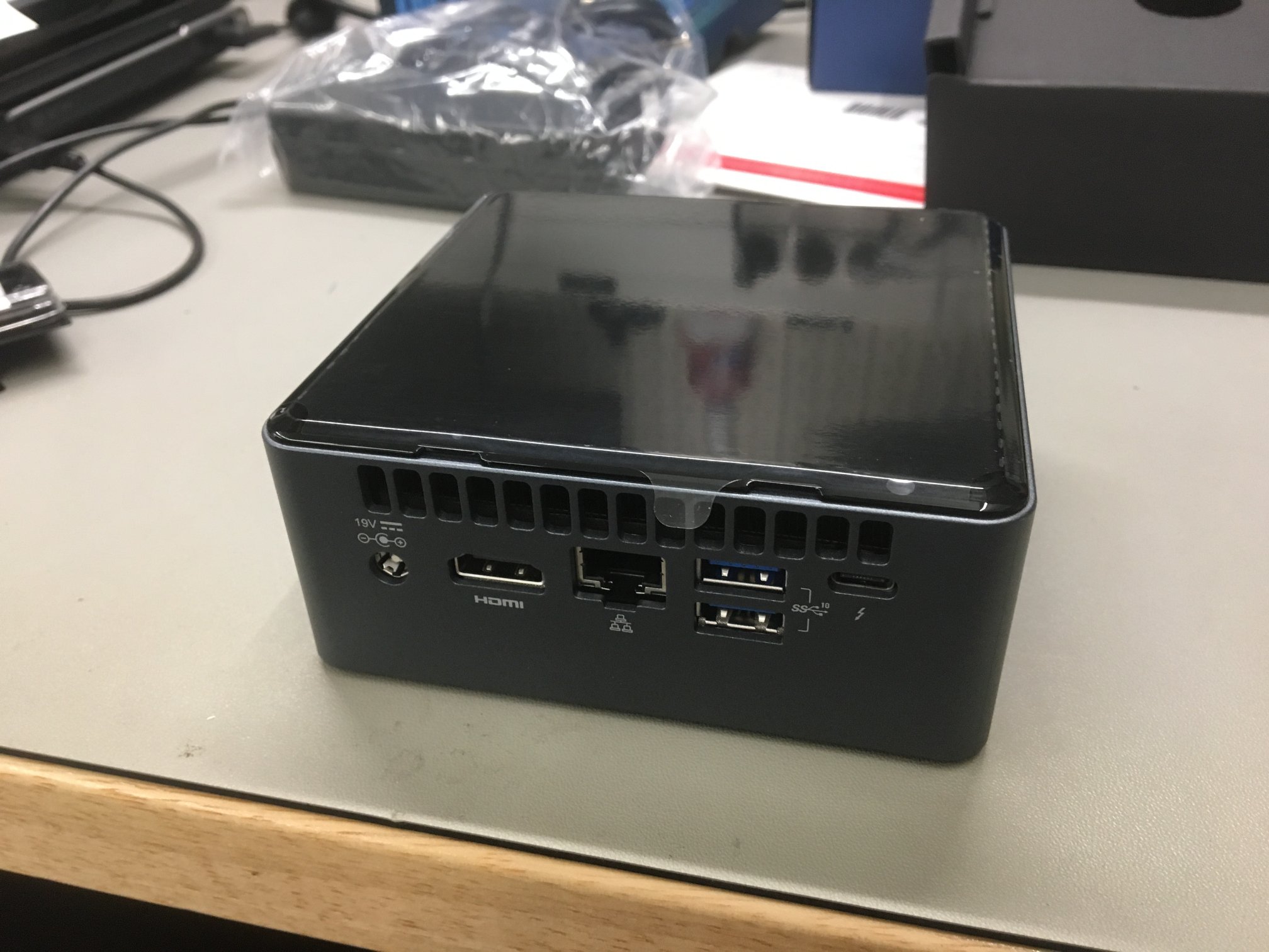 NUC Kleine desktop computer Page Computers