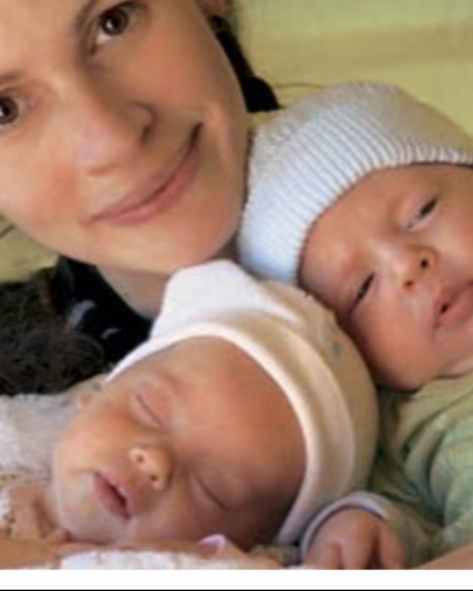 Julia Roberts posts throwback pic on her twins' 17th birthday(022)