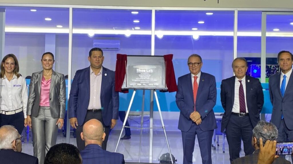 Con Shoe Lab inicia nueva era de tecnología en sector calzado * Página