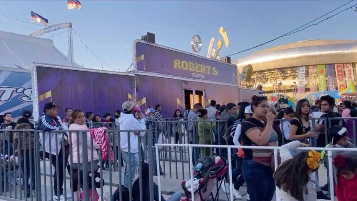 Aumenta asistencia a la Feria de León * Página Central