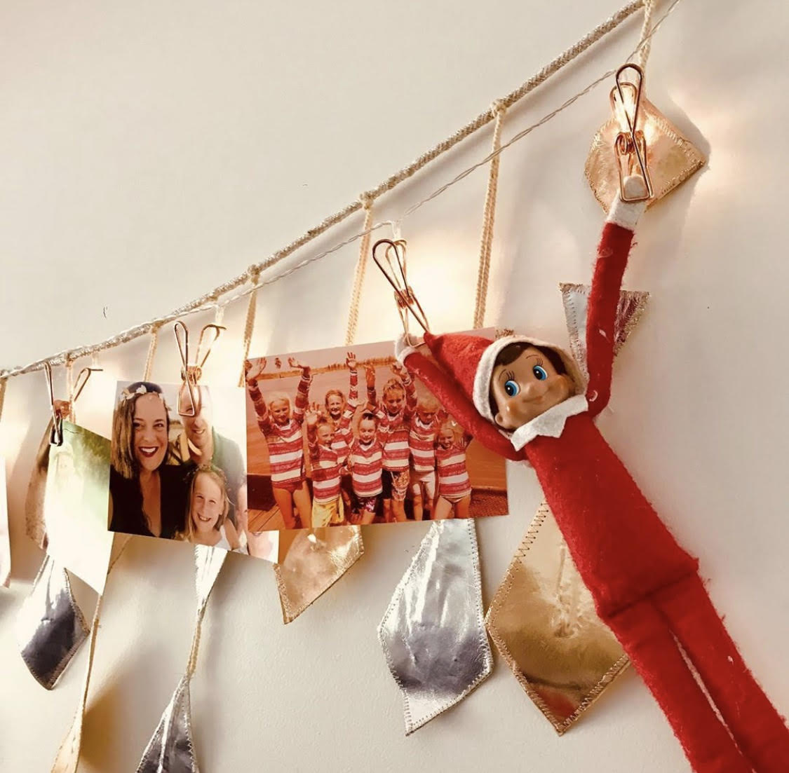 hanging elf Paging Fun Mums