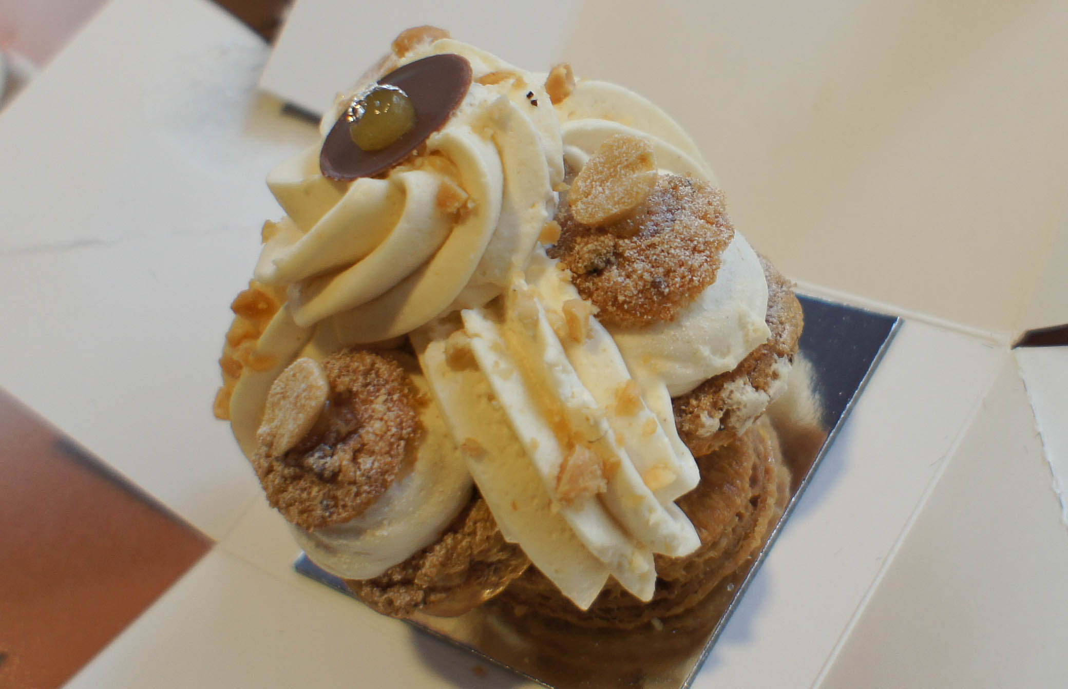 Pâtisserie du jour SaintHonoré PoireCacahuète, Un Dimanche à Paris (Paris 6è) painrisien
