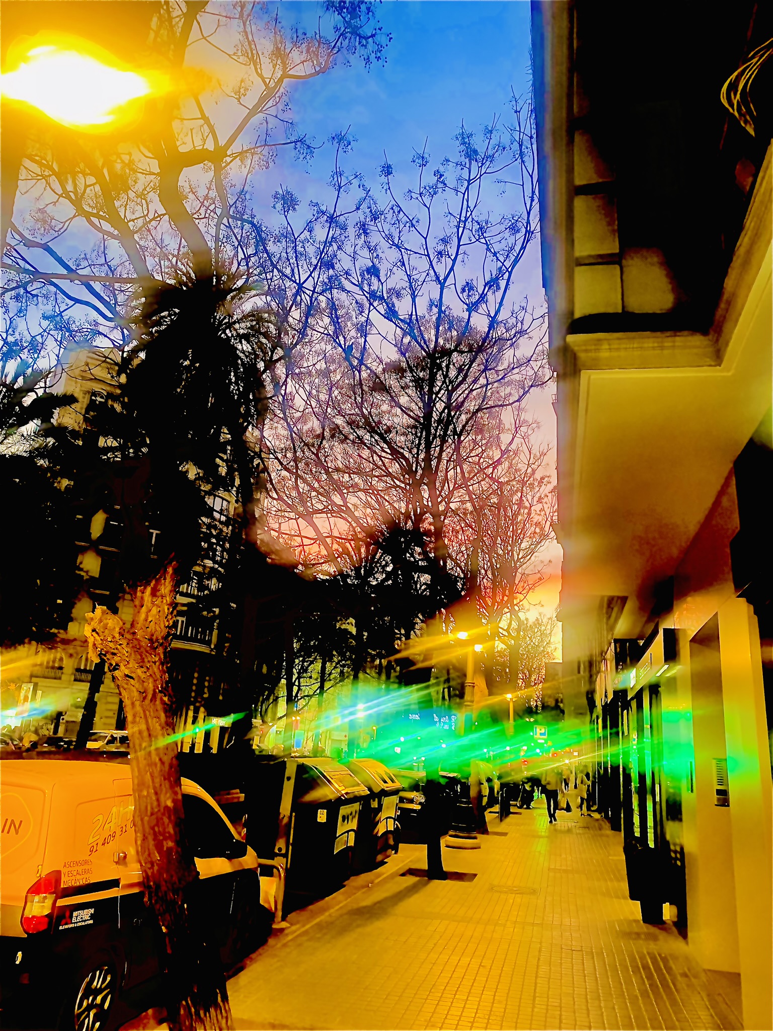 Una vuelta por el barrio ya en época de Les Falles JaZzArt en València