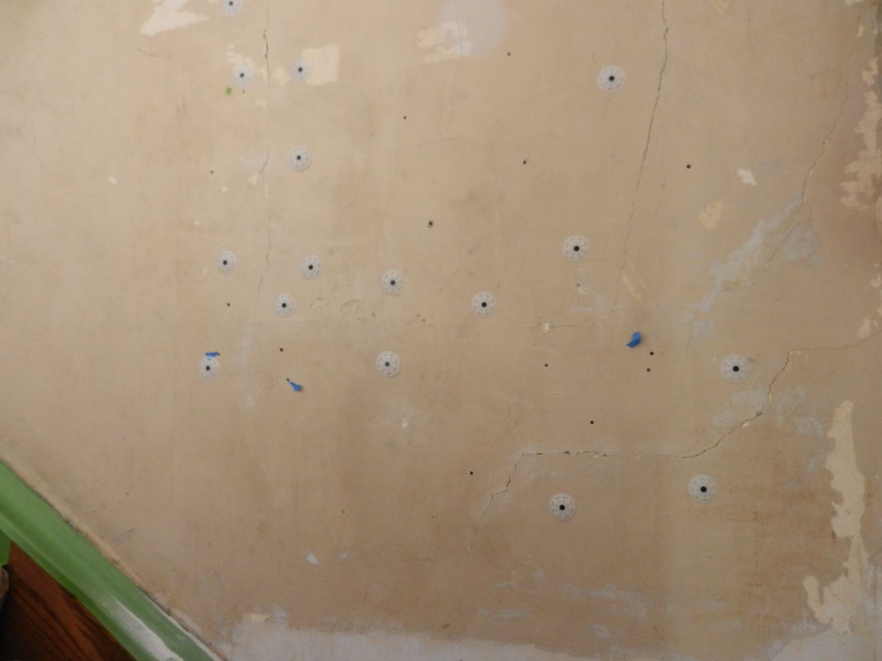 Repairing Cracks on Old Plaster Walls and Ceilings Painting In