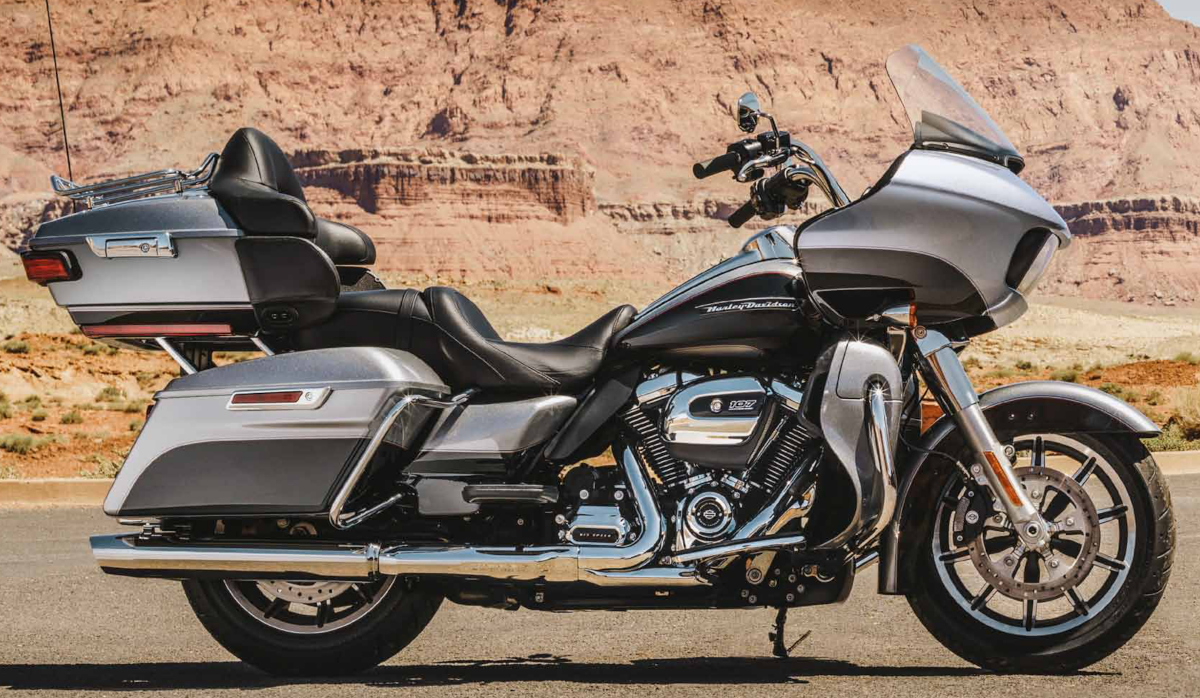 Billet Silver 2017 Harley Davidson Motorcycle Road Glide Ultra 2tone