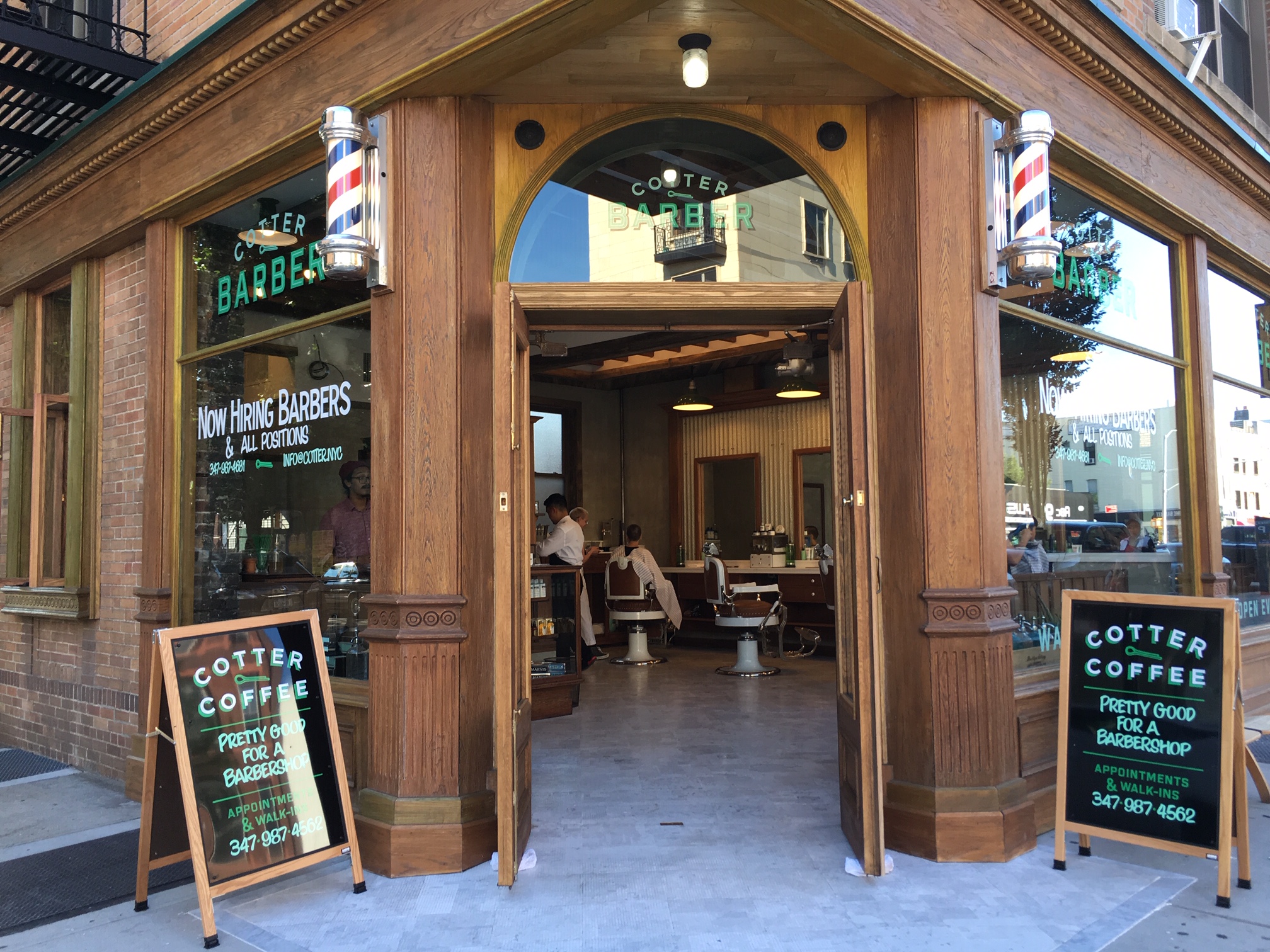 古い風習を現代風にアレンジ。理髪店×コーヒーショップ「COTTER BARBER」のブランドストーリー パケトラ ｜ 世界各国で暮らす