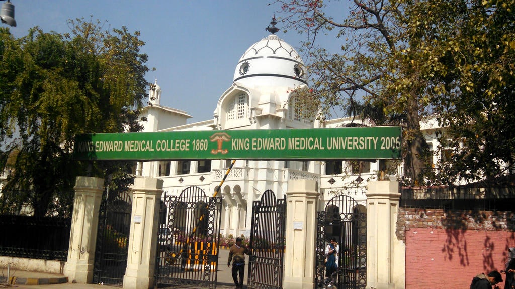 25 students of Lahore’s King Edward Medical University test positive