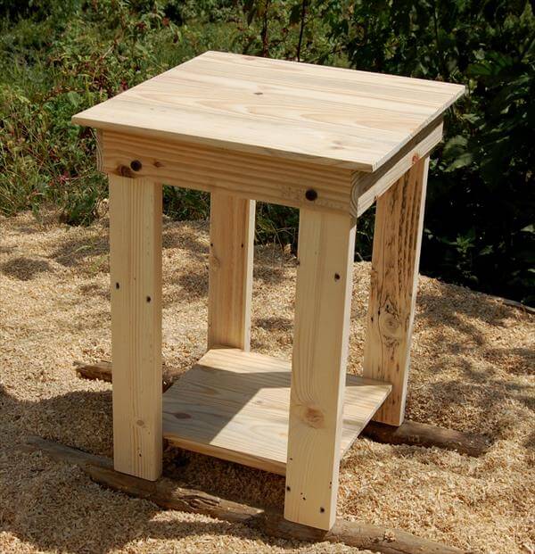 Pallet Side Table / End Table / Nightstand Pallet Furniture DIY