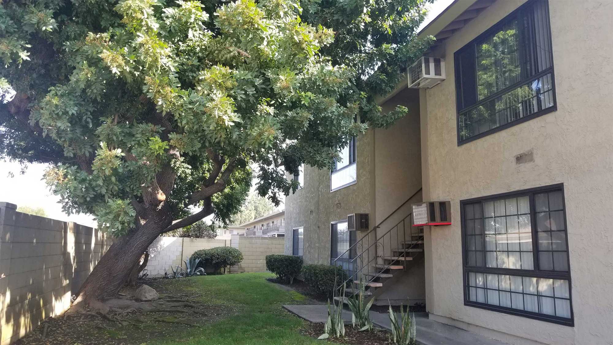 Features and Photos of Palma Imperial Apartments, Downey, Ca