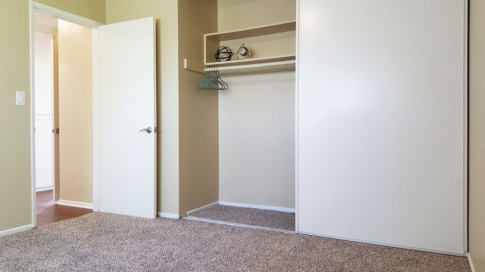 Features and Photos of Palma Imperial Apartments, Downey, Ca