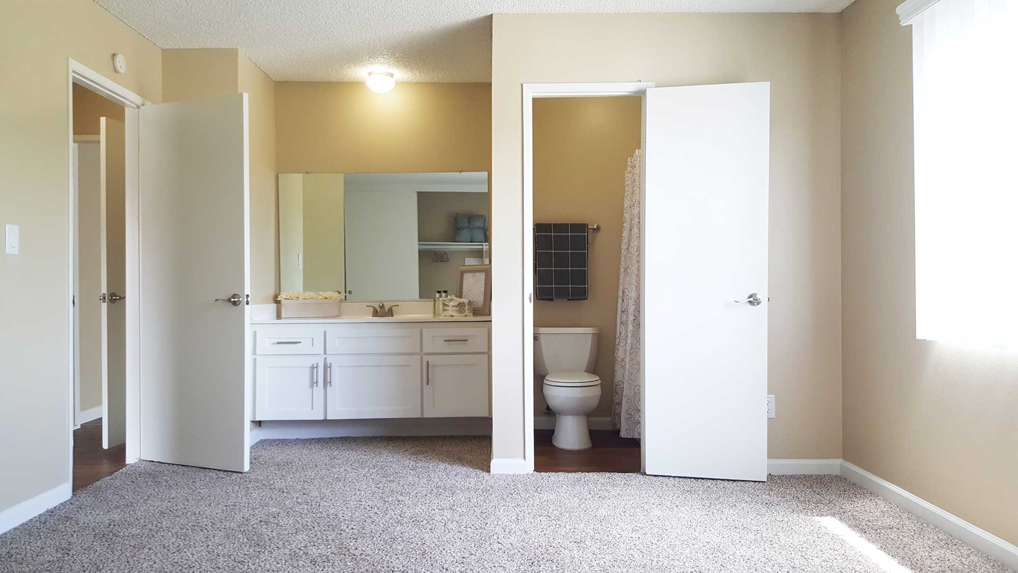 Features and Photos of Palma Imperial Apartments, Downey, Ca