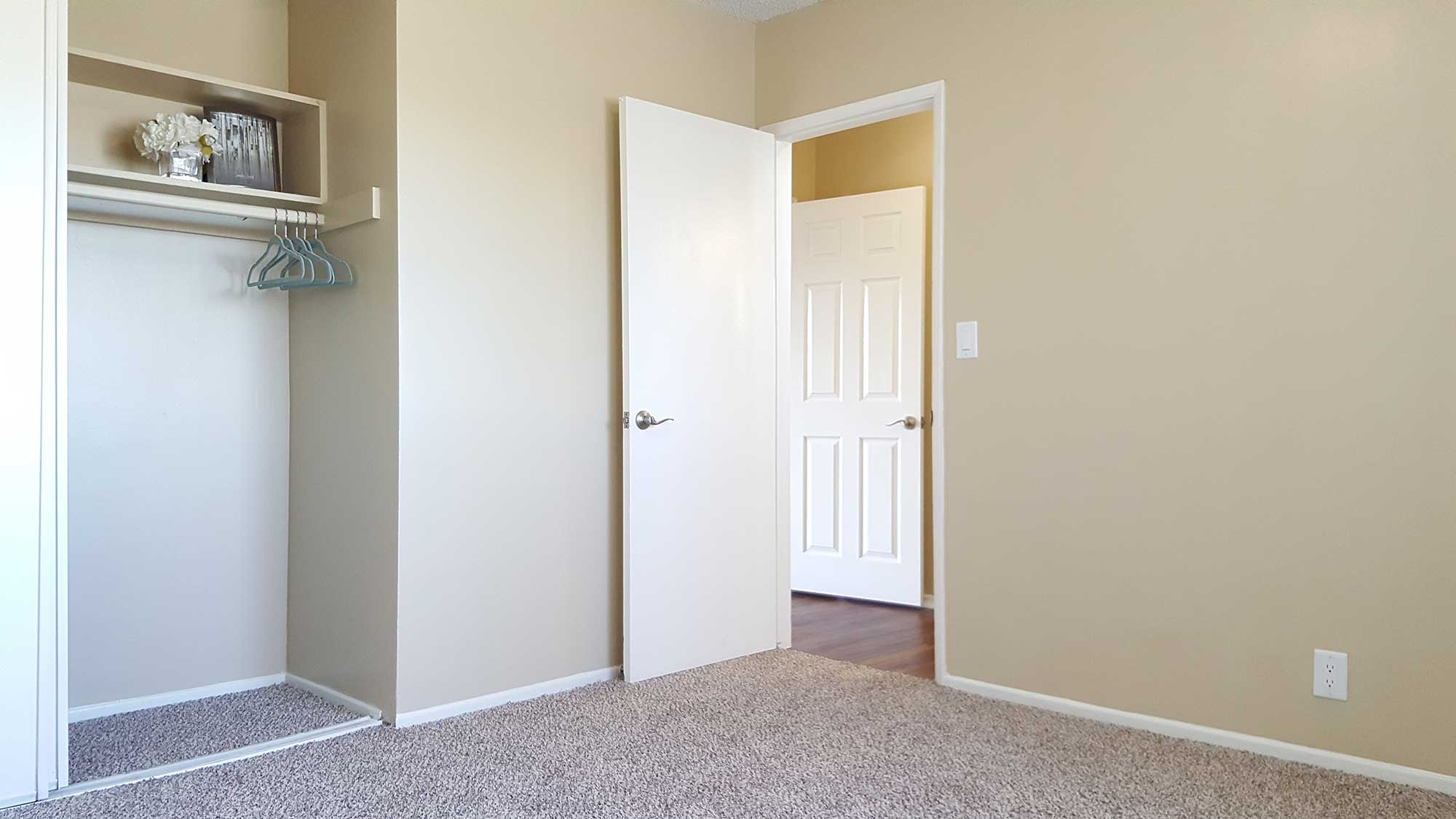 Features and Photos of Palma Imperial Apartments, Downey, Ca