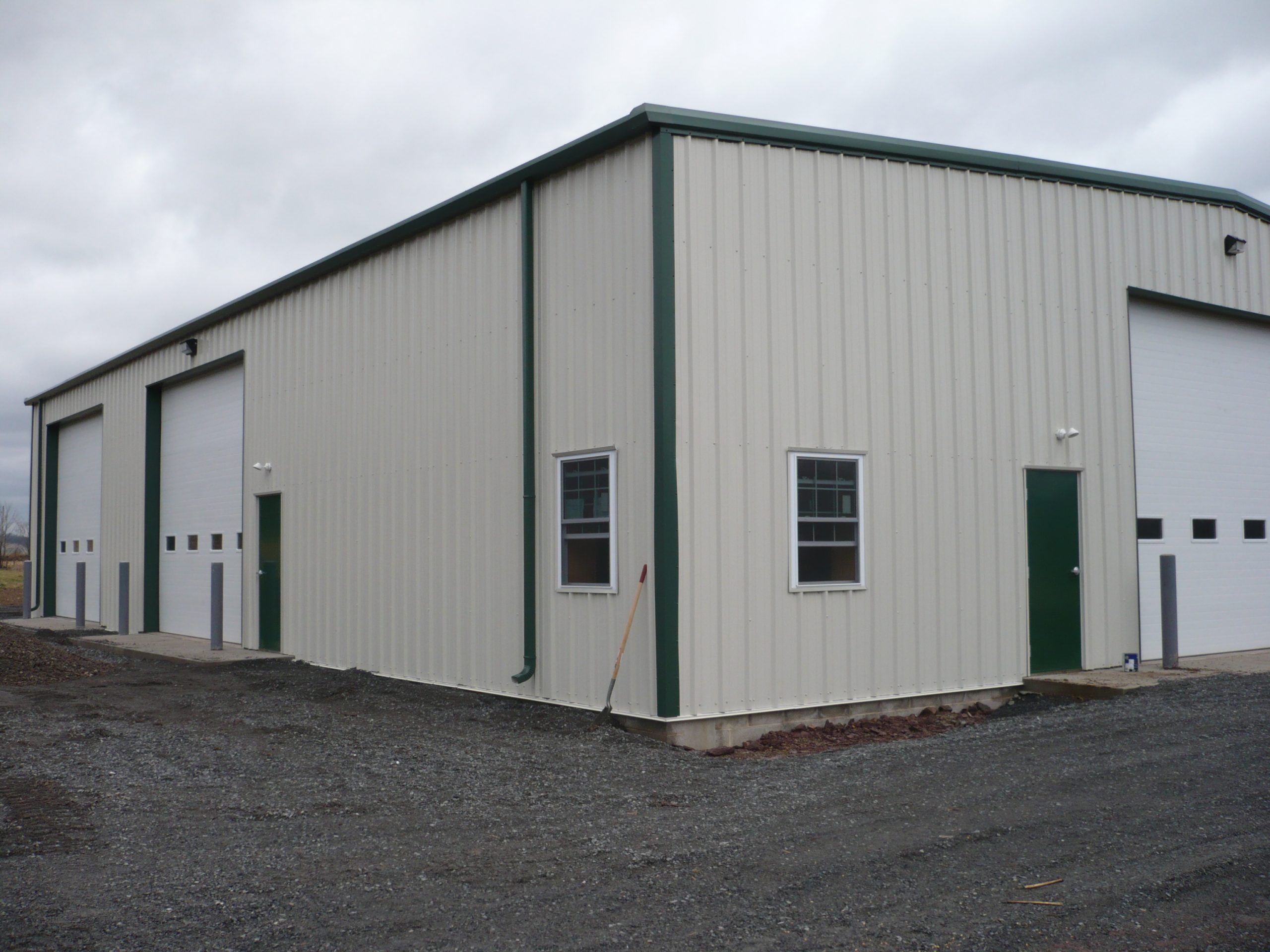 Truck Garages & Service Bays