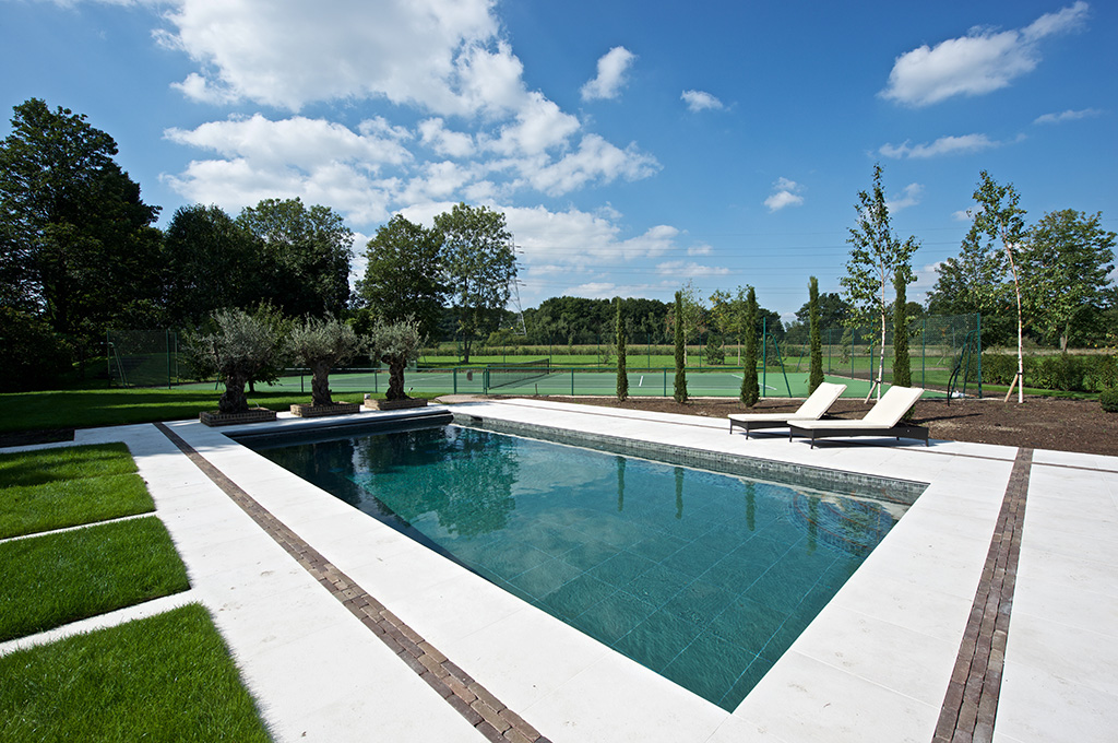 Falcon Residential Geo Traditional Panama Pools & Spas