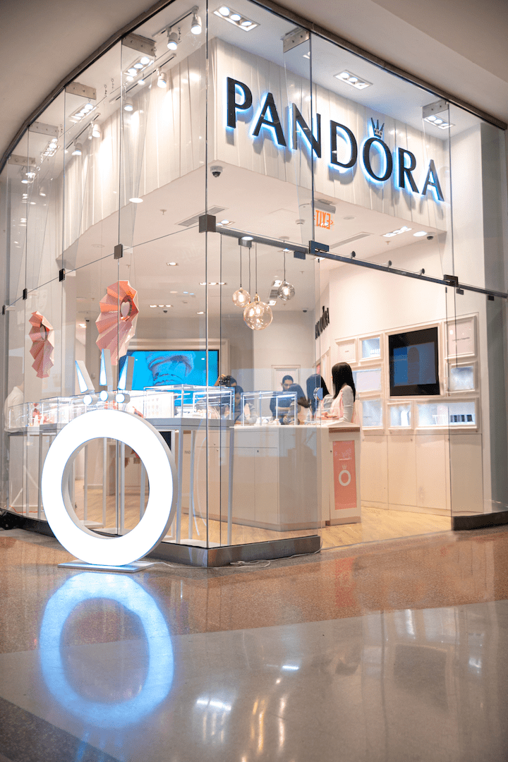 Pandora abre sus puertas en Blue Mall Pandora Revista líder de la