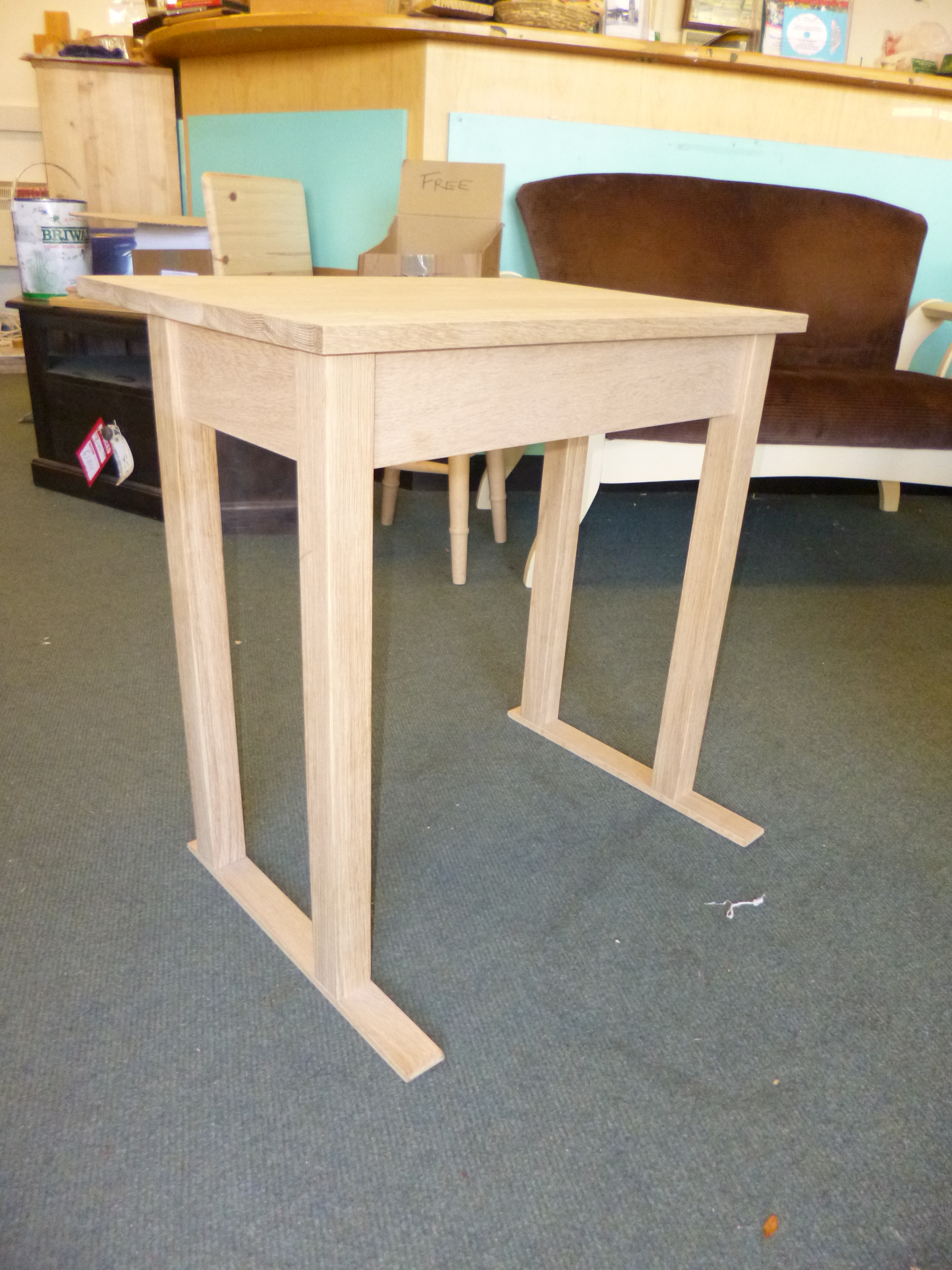 OAK SLIDING TABLE Town & Country Furniture. By Kenilworth Castle.
