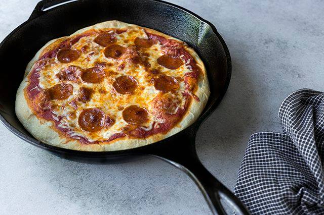 How To Choose The Right Cast-Iron Skillet Size? (7 Sizes) | Pan Mastery