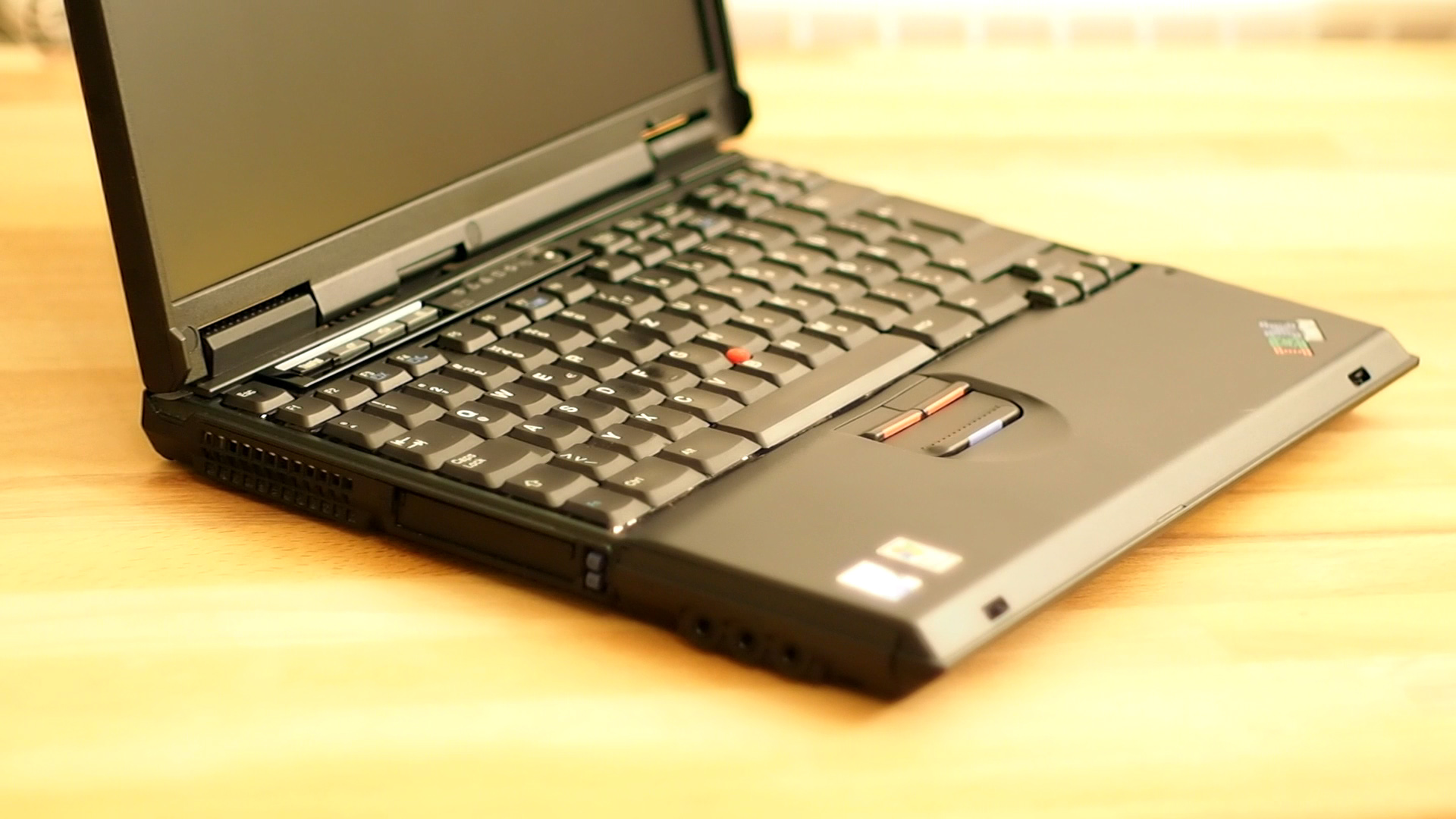 IBM ThinkPad T23 restoration of an old flagship laptop