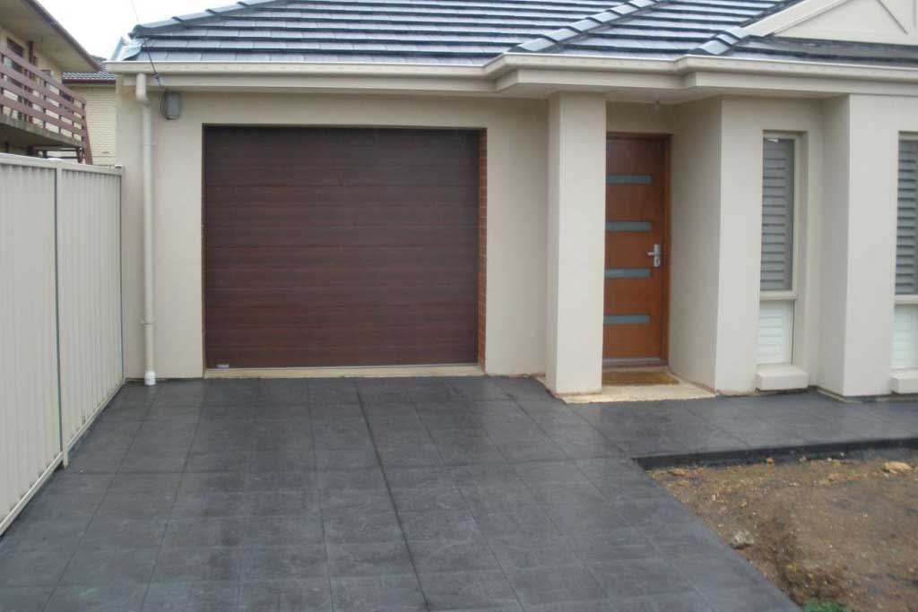 Get Handcrafted SawCut Concrete Design for Driveways