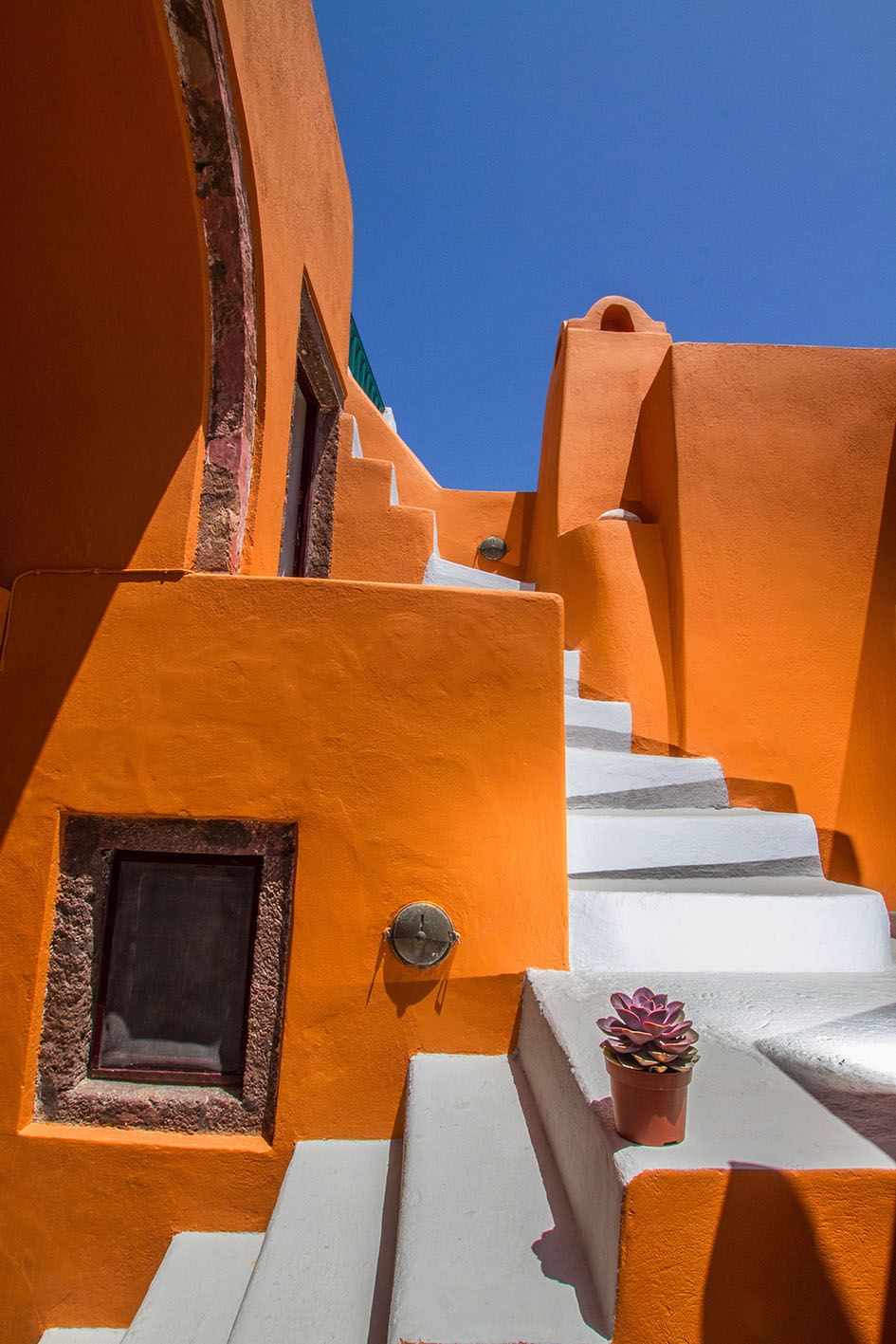 terracotta cave house,oia santorini Panos Barous Hire a