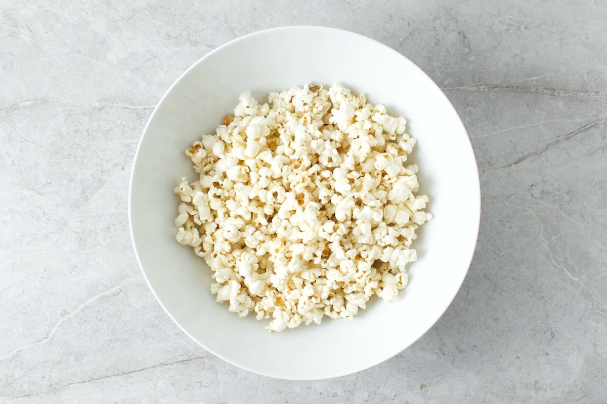 Exactly How To Reheat Popcorn I Test 4 Methods [Pics] Pantry & Larder