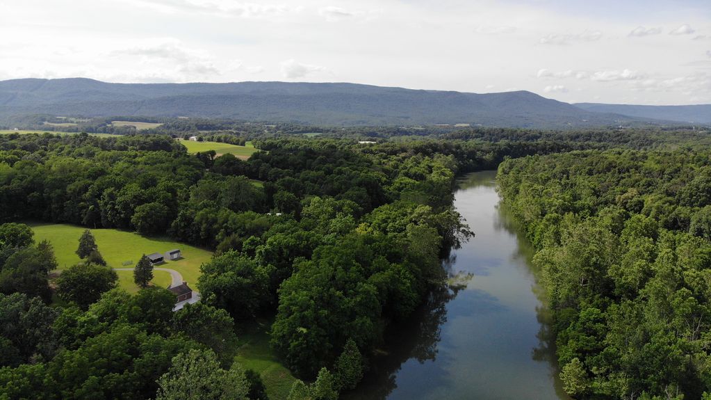 Papa Bear's River Cabin, Shenandoah River Cabin Rental, Luray Virginia Papa Bear's River Cabin, Shenandoah River Cabin Rental, Luray Virginia