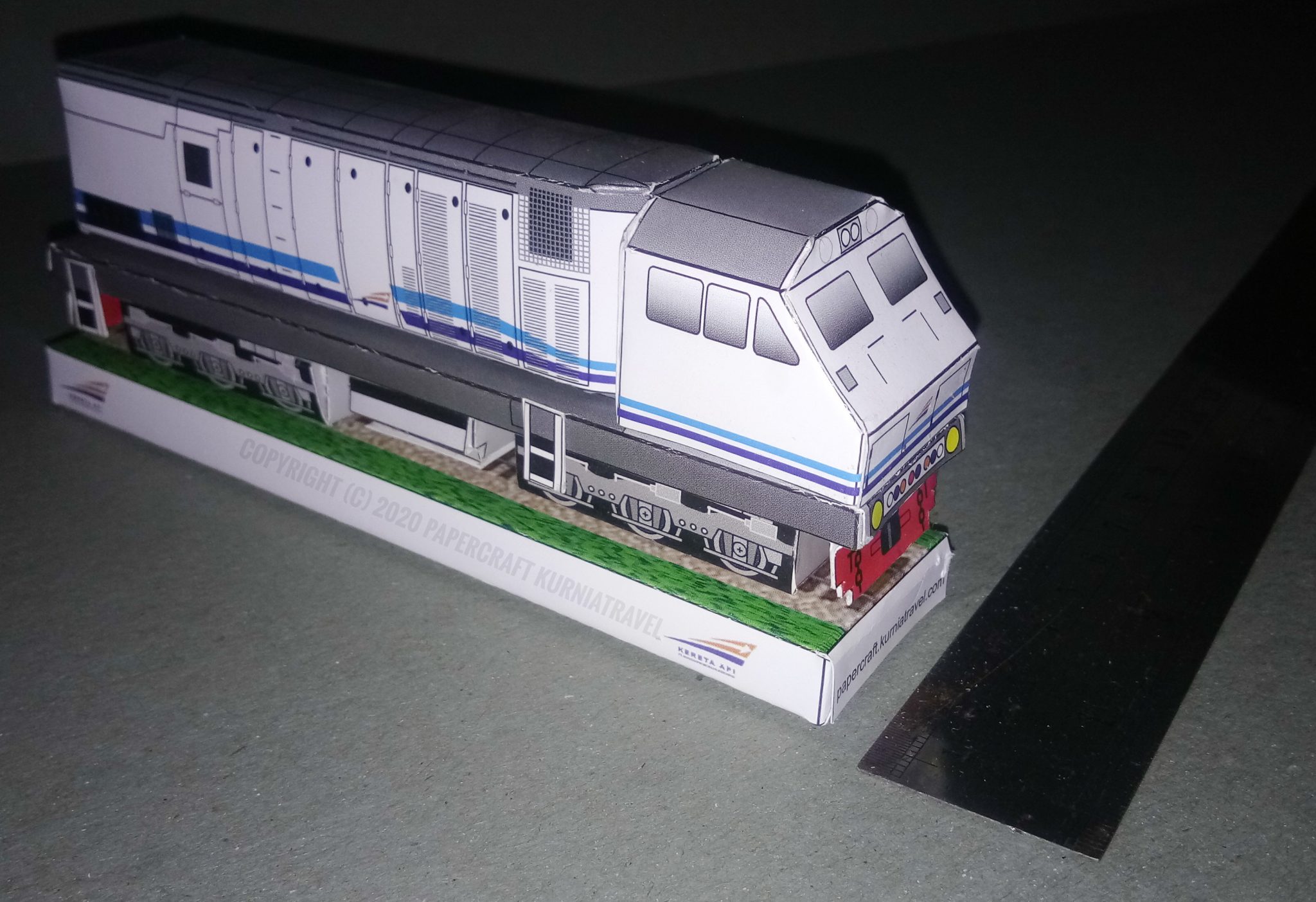 Papercraft Lokomotif CC 204 Skala 87 Papercraft Kurniatravel