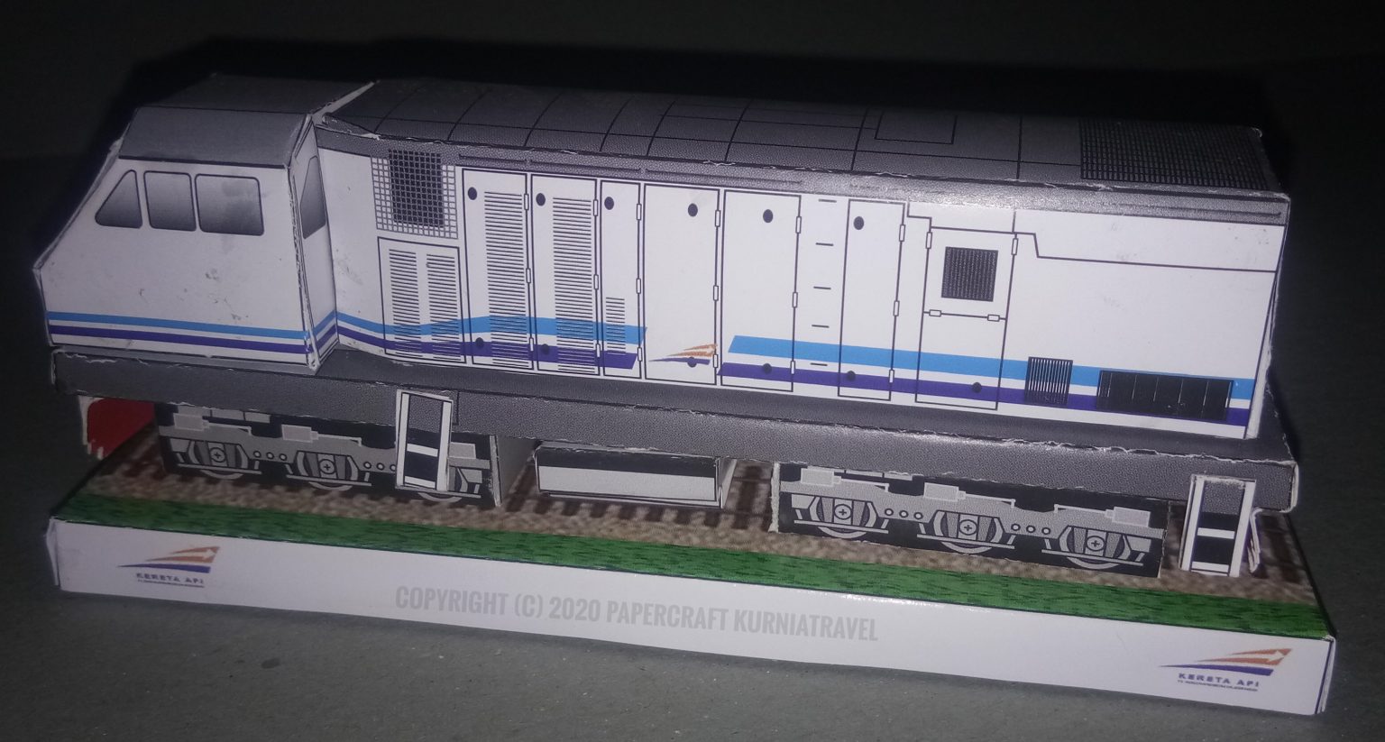 Papercraft Lokomotif CC 204 Skala 87 Papercraft Kurniatravel