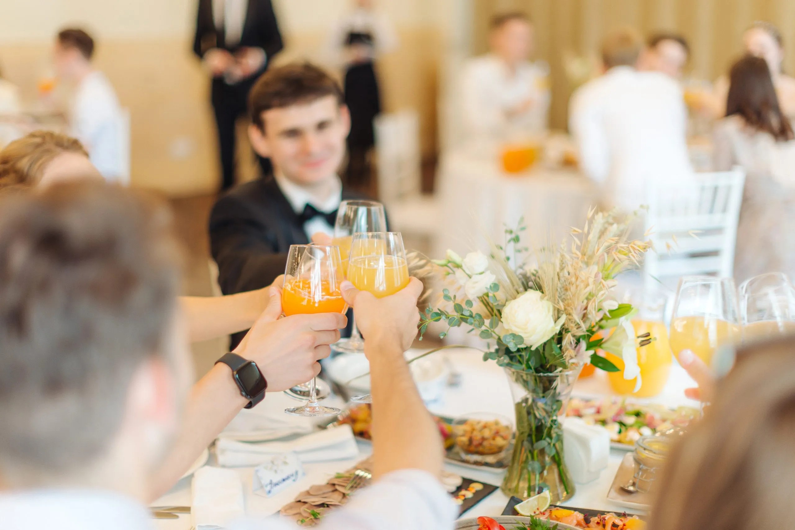 10 Fun Guest Table Ice Breaker Games to Entertain Your Wedding Guests