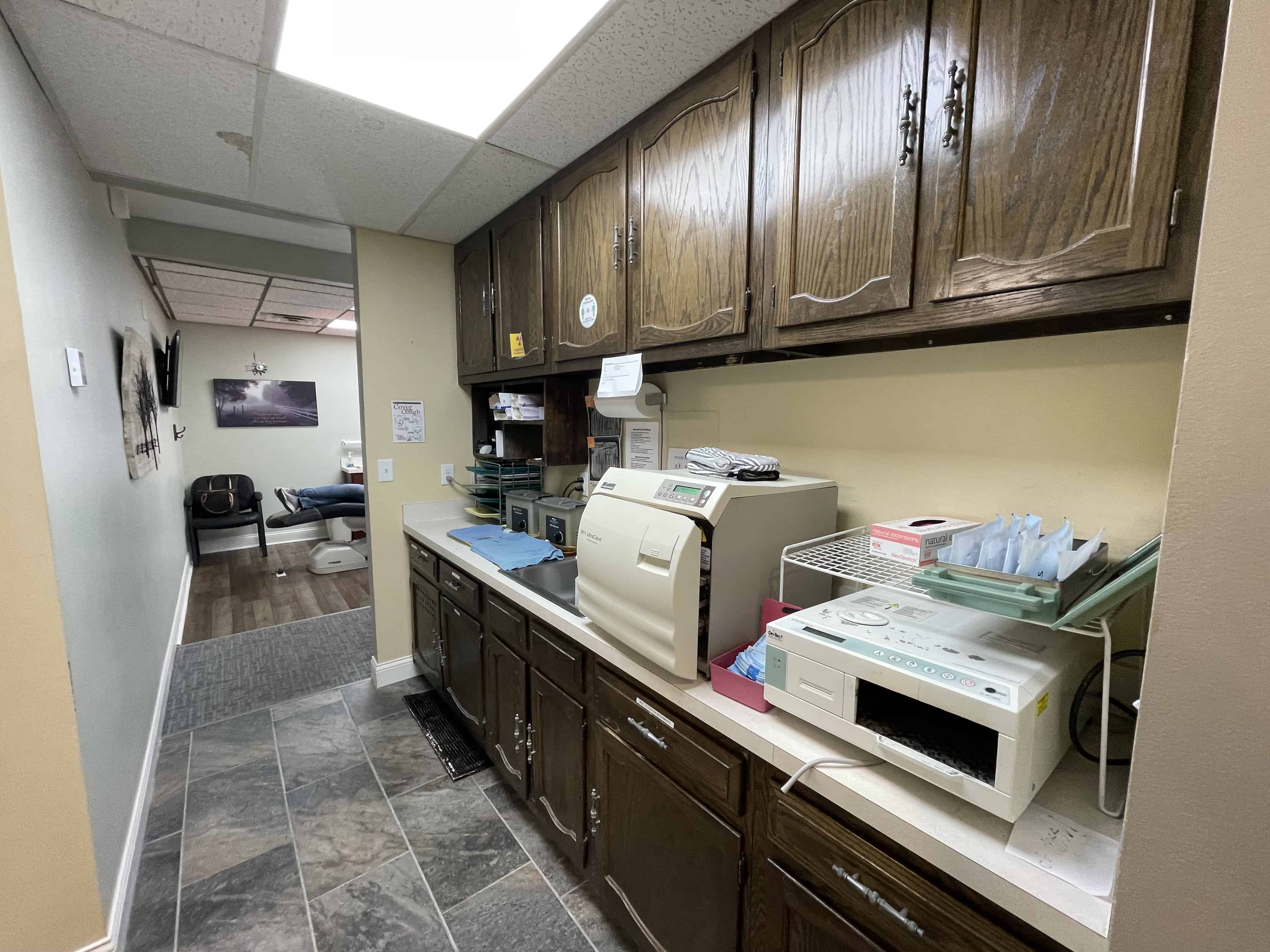 FOR SALE FULLY OCCUPIED NNN INVESTMENT PROPERTY Pappas Realty Co.