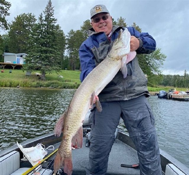 Paradise Cove Resorts Minaki, Ontario » September fishing at Paradise