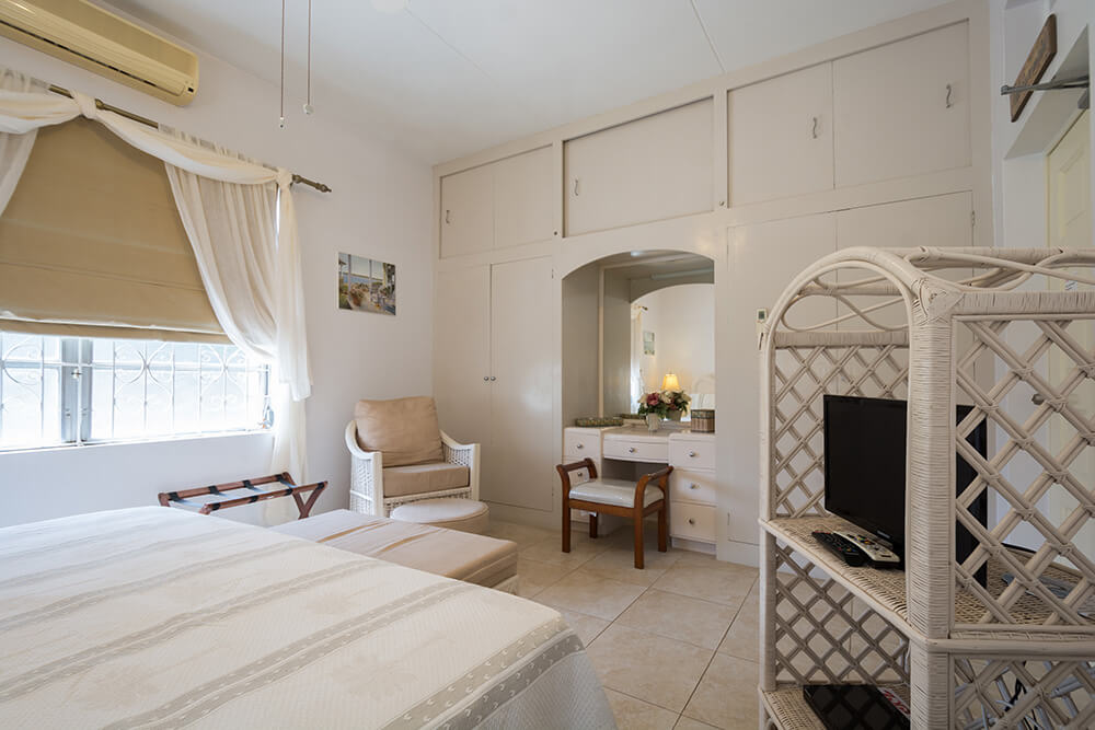 Graceville Villa Near The Sea, Barbados West Coast , 4 Bedrooms