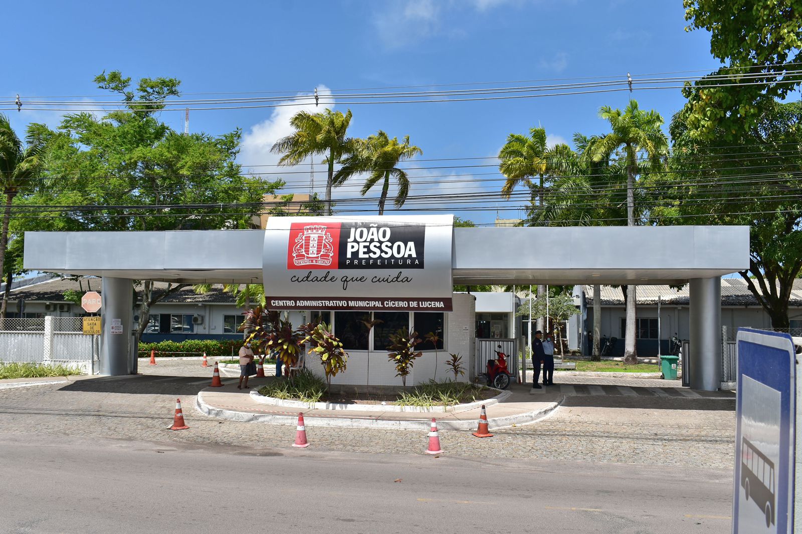 Cícero Lucena antecipa pagamento de primeira parcela do 13° salário para o Dia dos Namorados Cícero Lucena antecipa pagamento de primeira parcela do 13° salário para o Dia dos Namorados