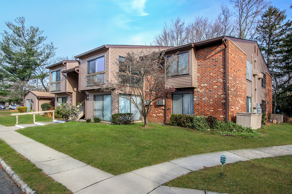Exterior Refresh SHADOW LAKE VILLAGE, MIDDLETOWN NJ Parallel