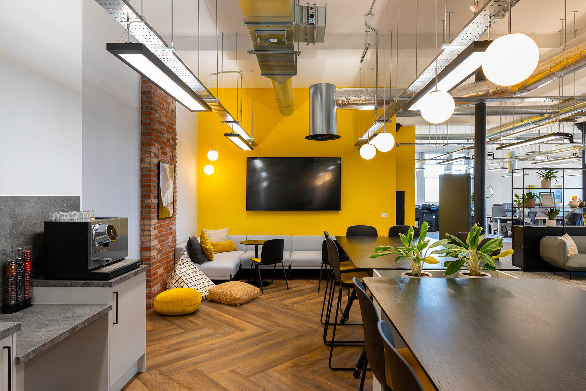 Menzies, Cardiff Paramount D&B