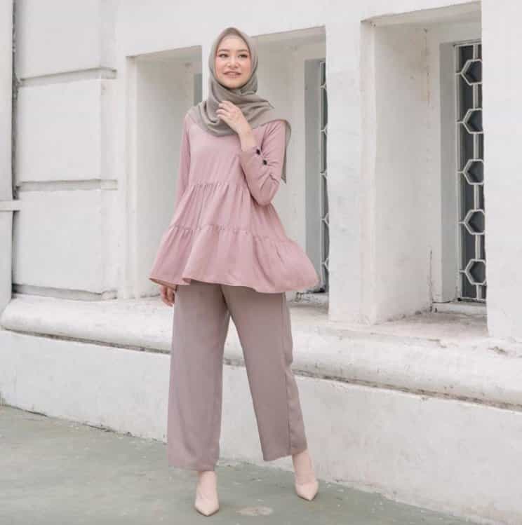 Tampil Cantik dengan Style Outfit Warna Soft Pink