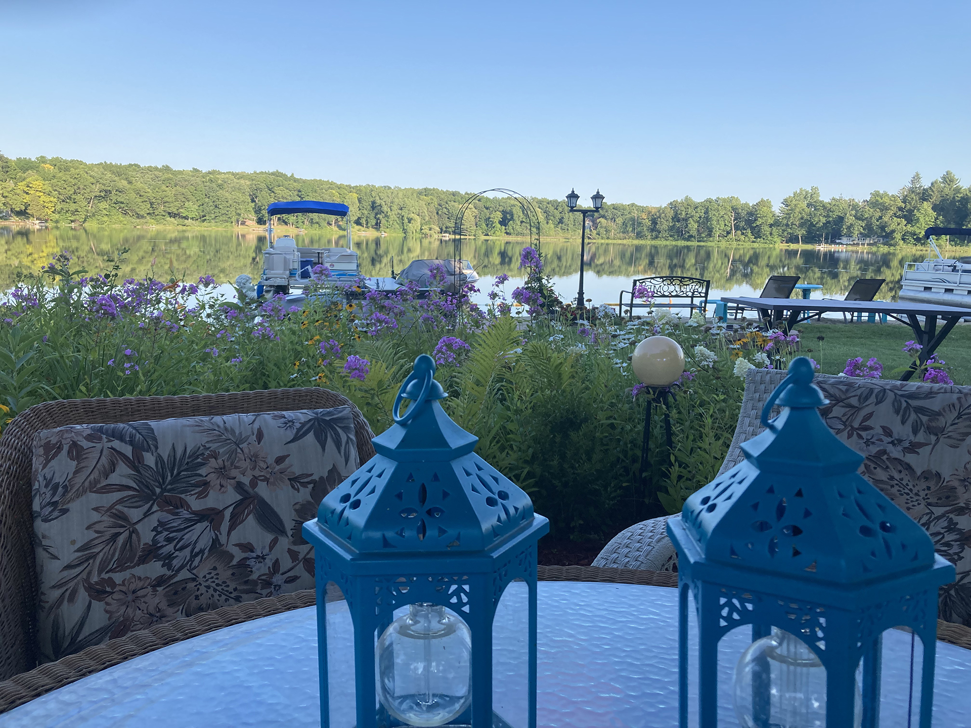 About Pardee Lake Beautiful Scenery, Friendly Neighbors