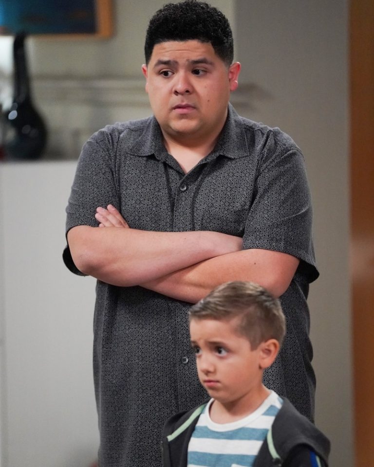 A Closer Look at the Cast of Modern Family Page 39