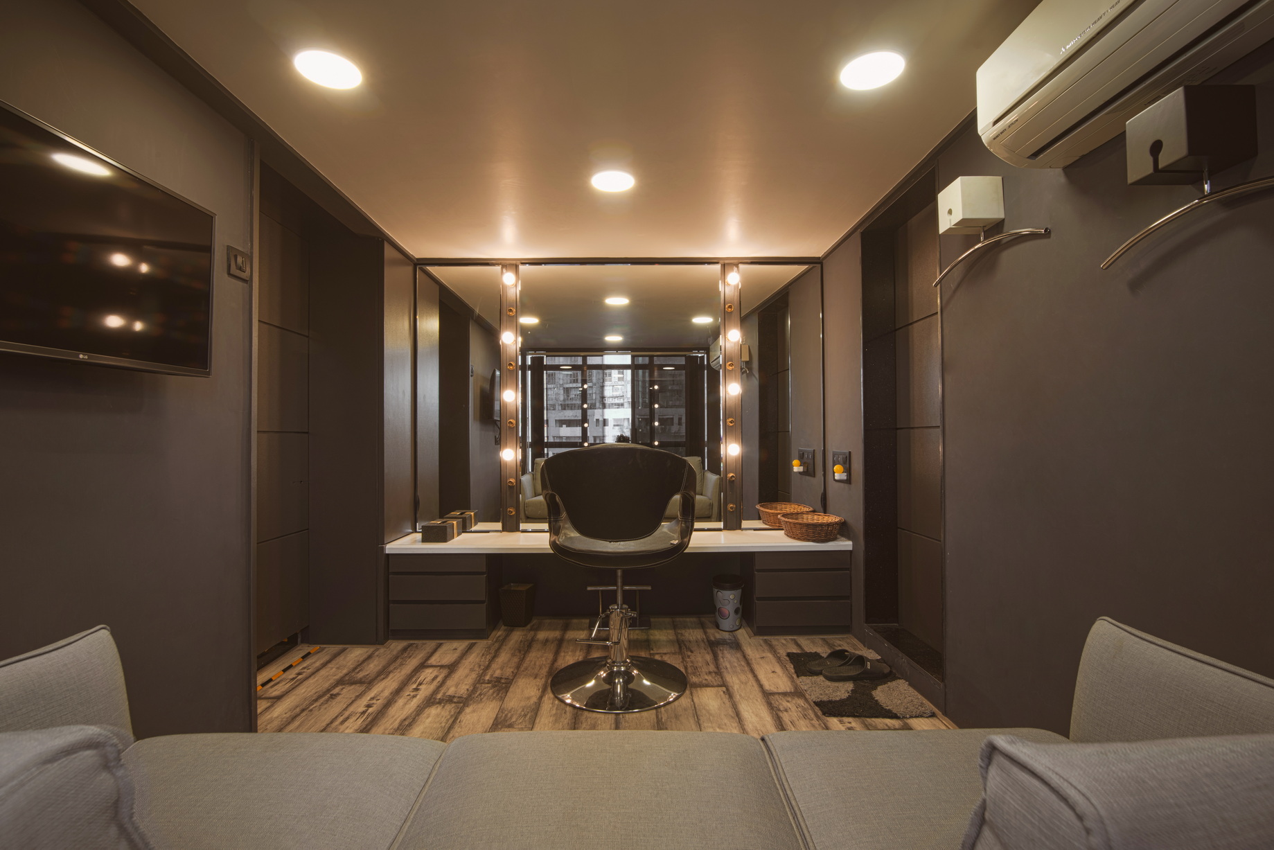 Photography Studio On Rent Near Me In Mumbai Malad for