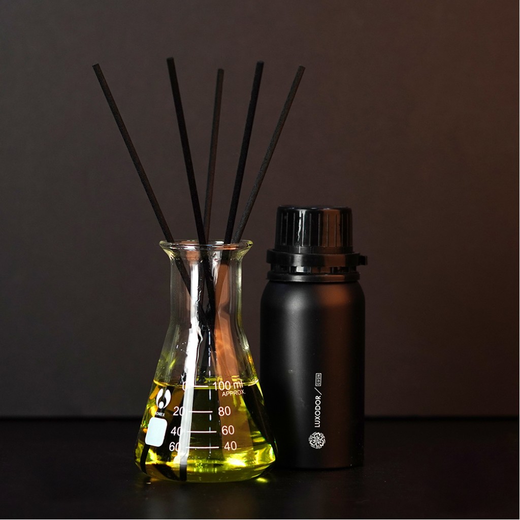 Initio's Oud for Greatness Fragrance Oil Reed Diffuser 100ml