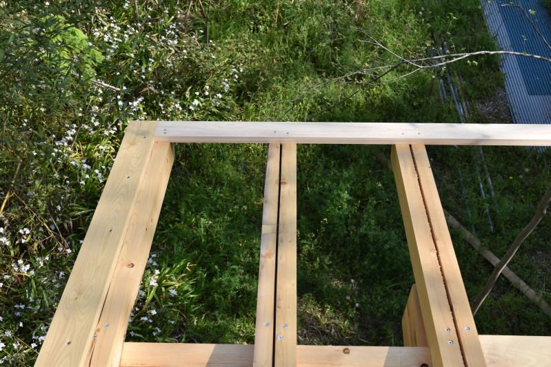 小屋建前11＆12日目、広小舞、廻り縁、屋根板をコツコツ張っていく 年上彼女と畑する