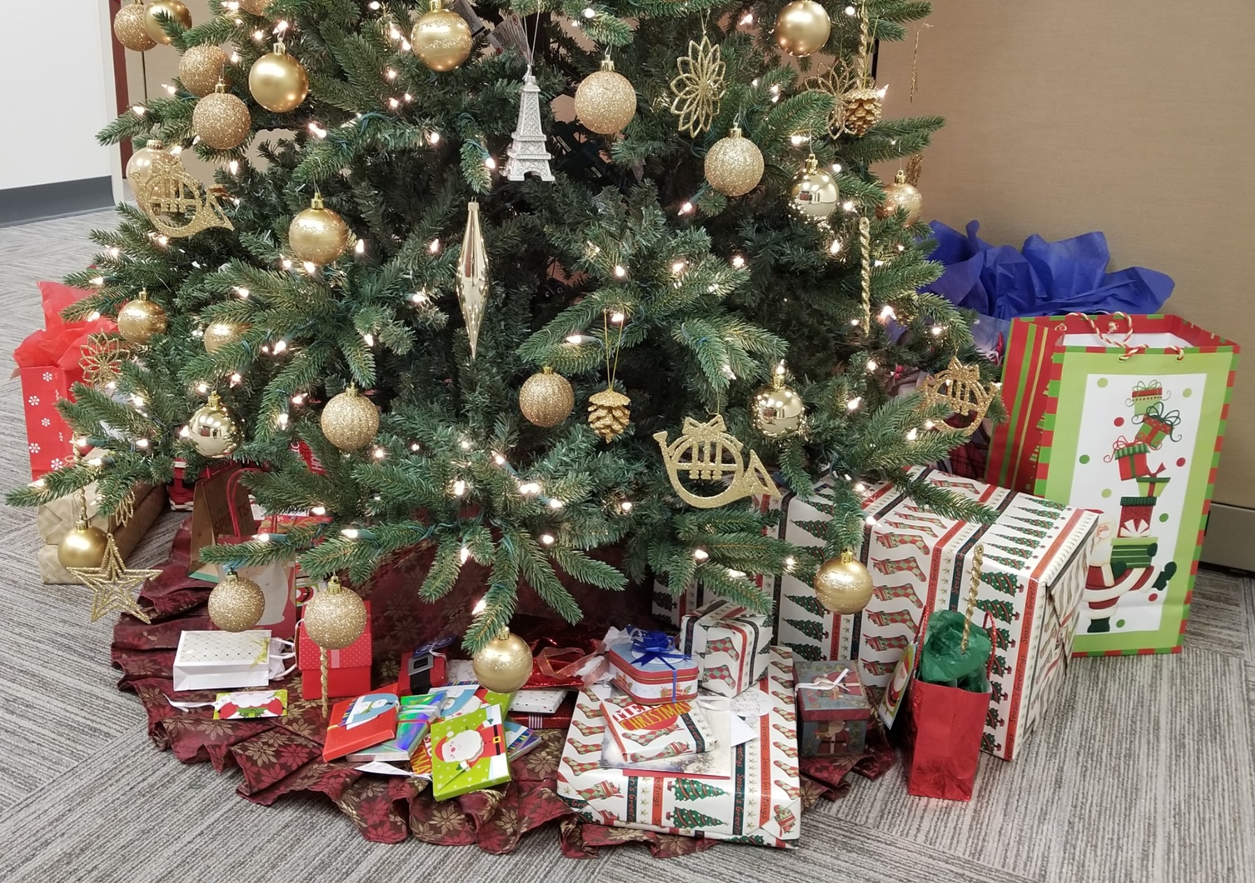 Christmas Giving Tree Make it Better (MIB) Paris Corporation