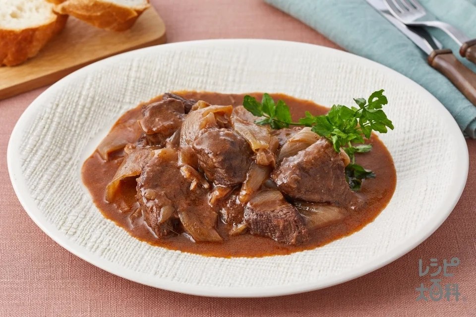 調味料としても大活躍！赤ワインで作るおすすめ料理10選 | Winomy-ワイノミ- ワイン持ち込みOkのお店が探せるグルメサイト 本格！牛肉の濃厚赤ワイン煮のレシピ・作り方｜レシピ大百科（レシピ・料理）｜【味の素パーク】 : 牛すね肉を使った料理