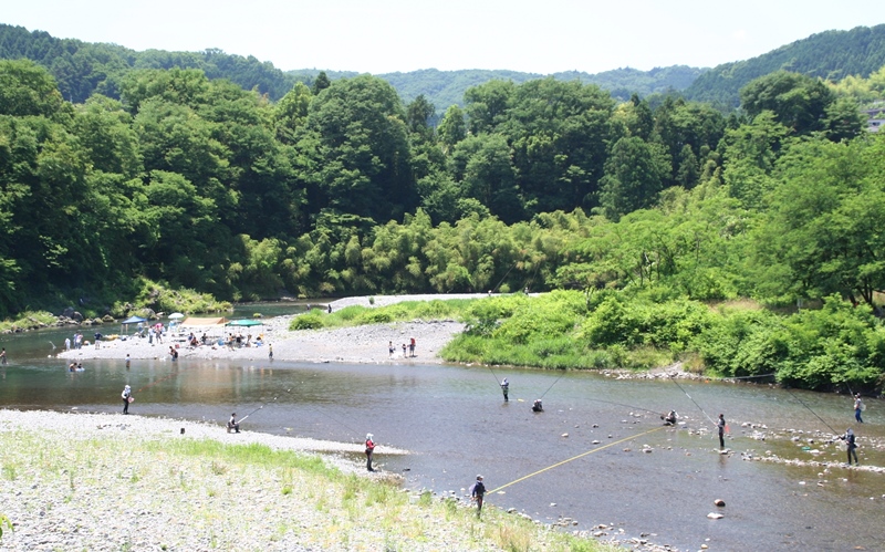 釜の淵公園 多摩川の河原でバーベキューと水遊び