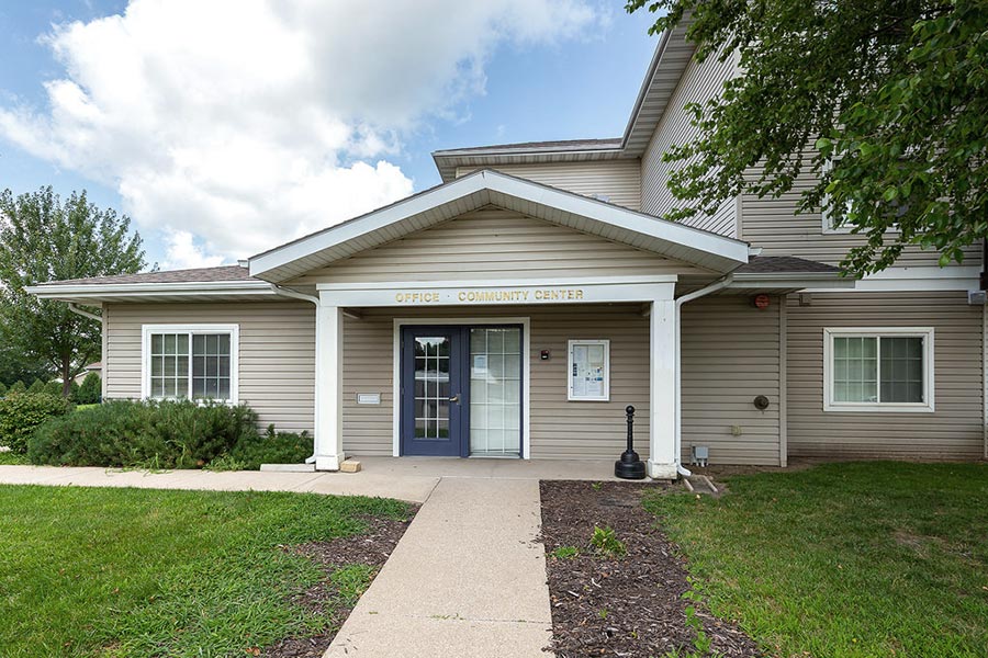Photo Gallery Park Run Apartments In Le Claire, Iowa A PRE/3 Property