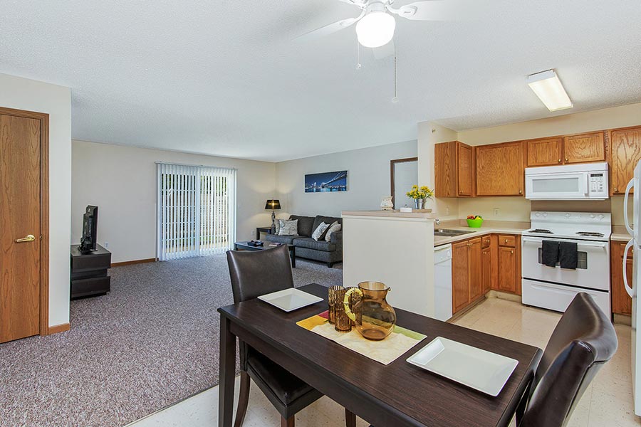 Photo Gallery Park Run Apartments In Le Claire, Iowa A PRE/3 Property