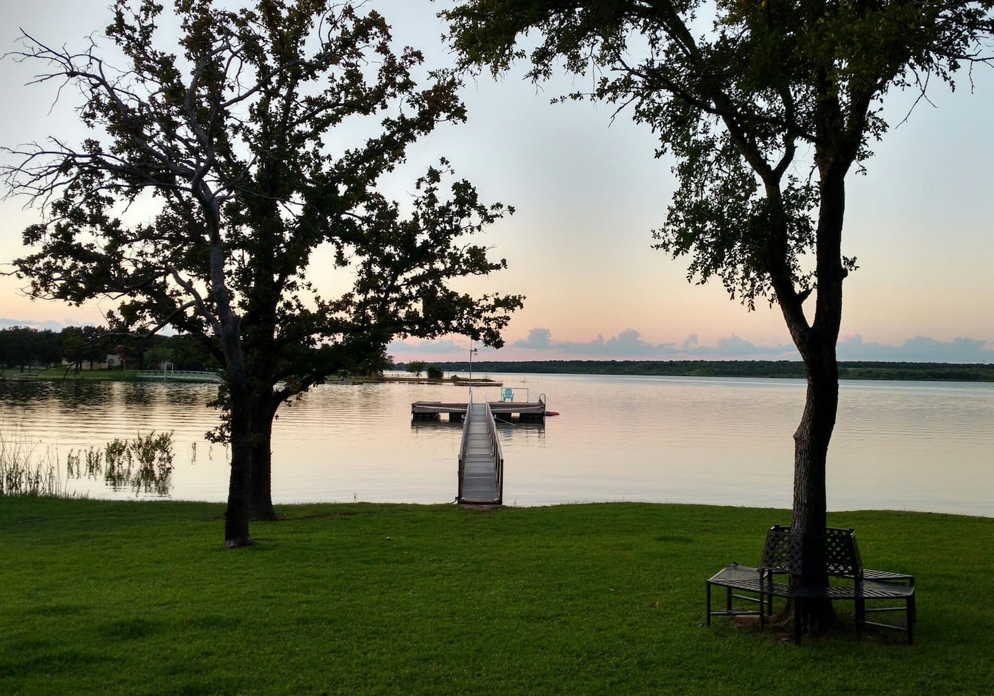 The Cottage on Lake Graham, in North Texas Park the Boat Inc