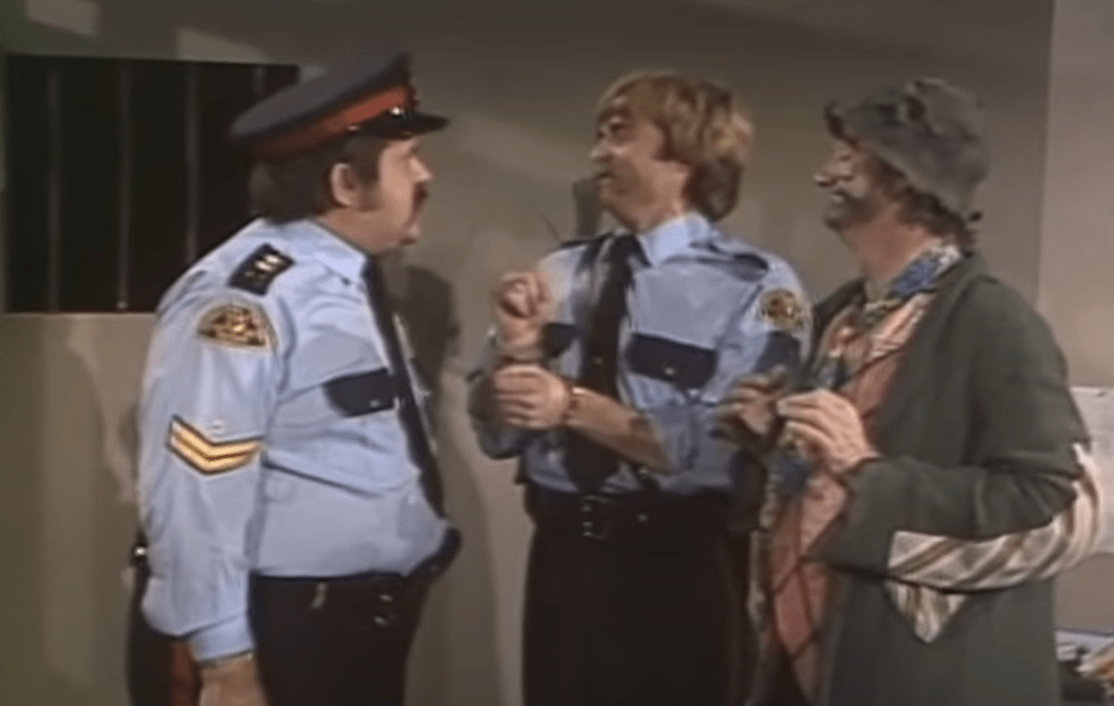 Episode 50 Sol Goes to Jail Learn French with Parlezmoi